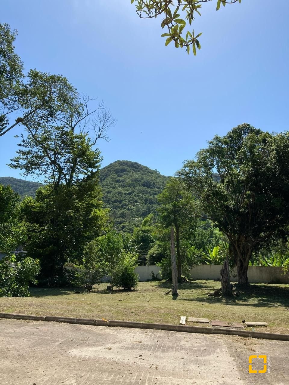 Terreno com 455m², no bairro Ratones em Florianópolis