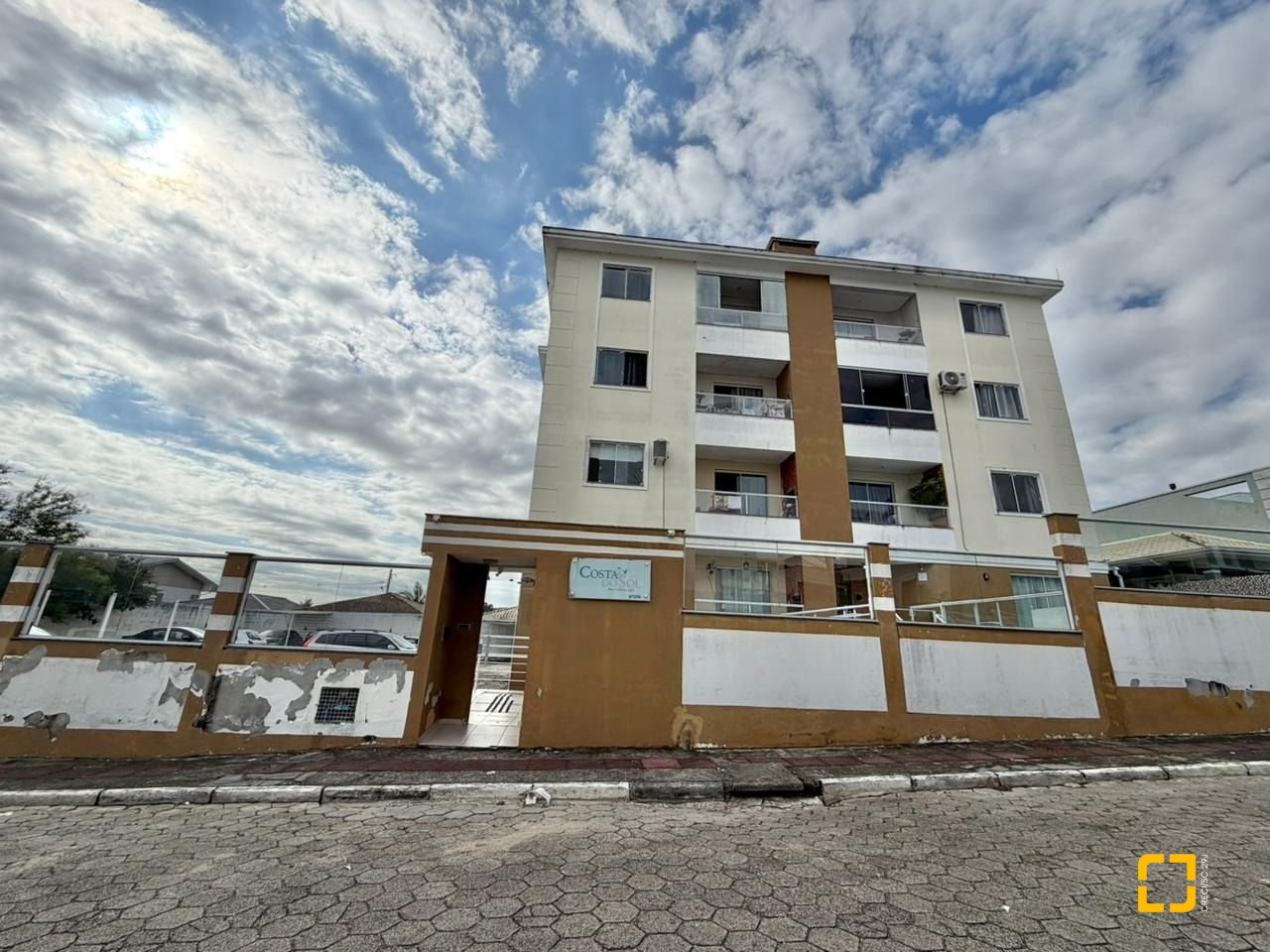 Apartamento com 63m², 2 quartos, 1 garagem, no bairro Forquilhas em São José