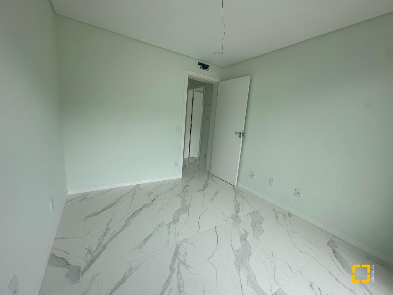 Casa com 102m², 3 quartos (sendo 2 suítes), 2 garagens, no bairro Forquilhas em São José