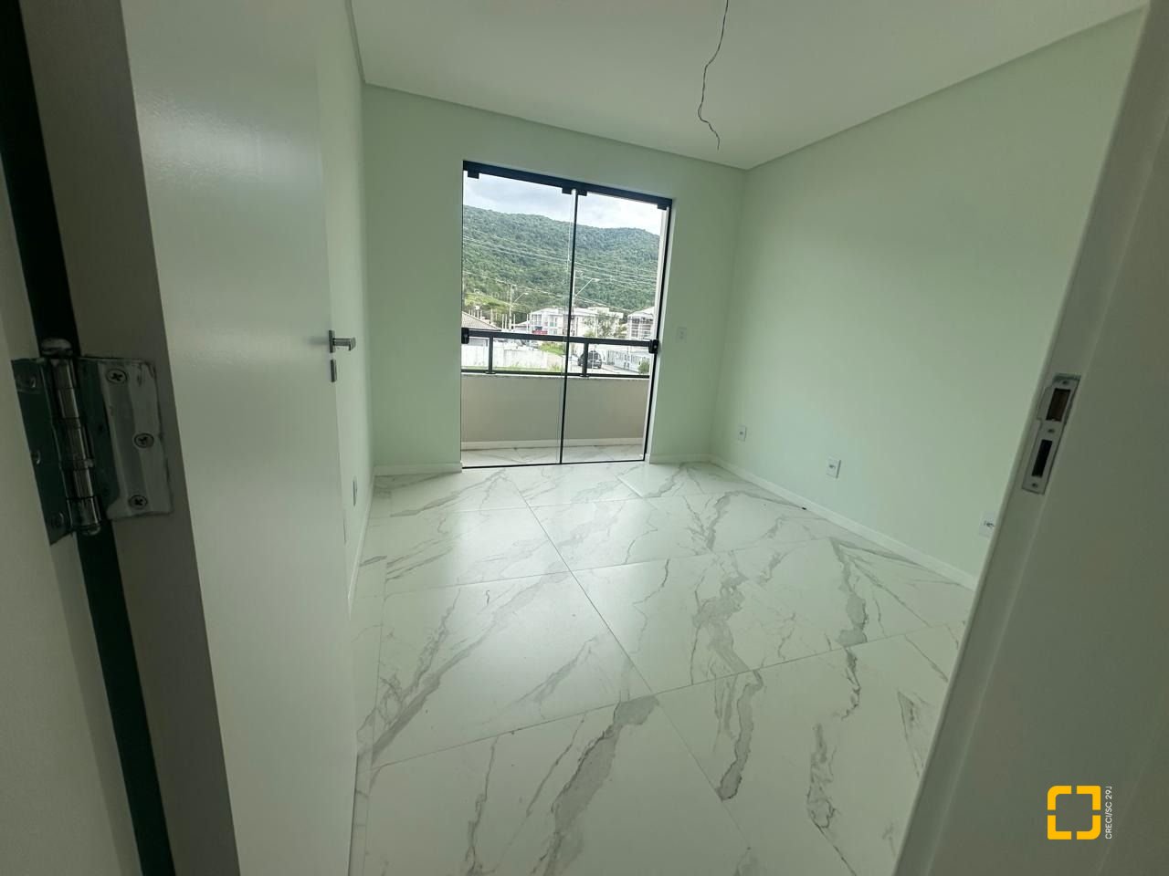 Casa com 102m², 3 quartos (sendo 2 suítes), 2 garagens, no bairro Forquilhas em São José