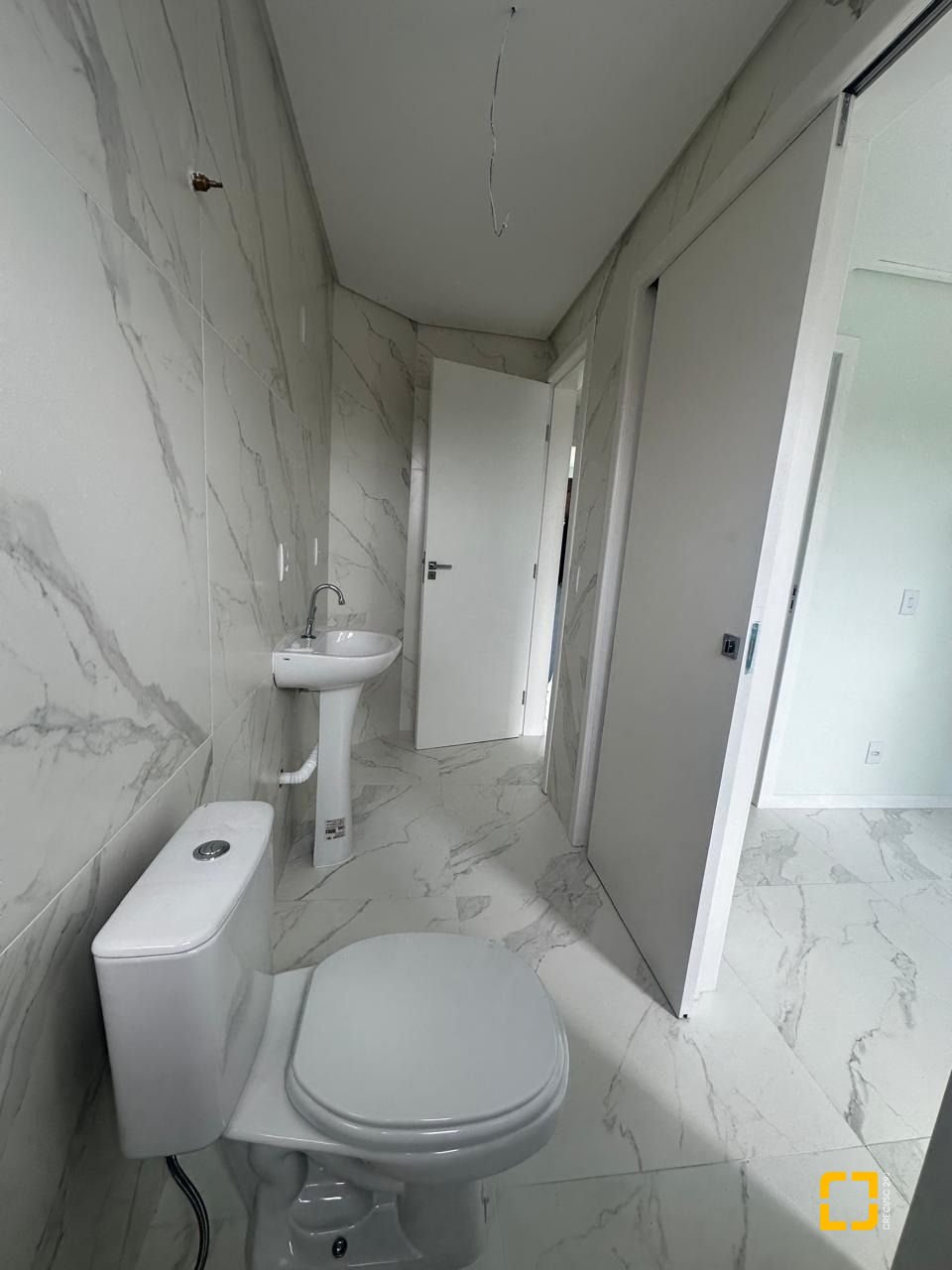 Casa com 102m², 3 quartos (sendo 2 suítes), 2 garagens, no bairro Forquilhas em São José