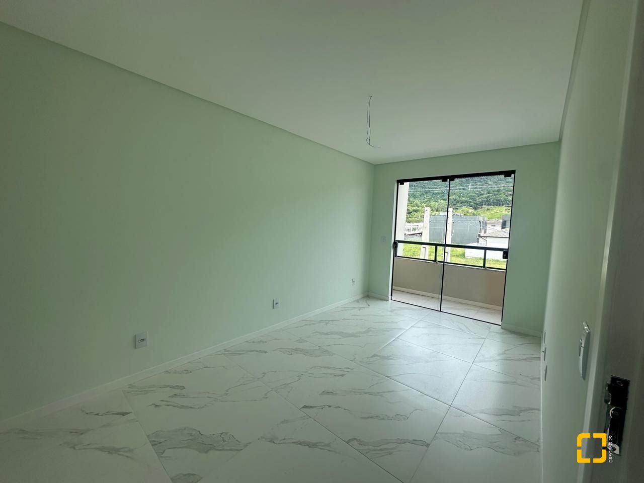 Casa com 102m², 3 quartos (sendo 2 suítes), 2 garagens, no bairro Forquilhas em São José