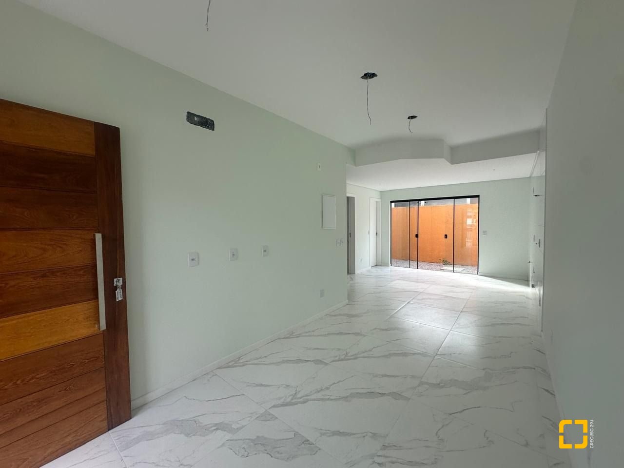 Casa com 102m², 3 quartos (sendo 2 suítes), 2 garagens, no bairro Forquilhas em São José