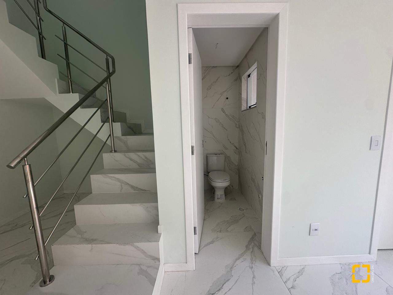 Casa com 102m², 3 quartos (sendo 2 suítes), 2 garagens, no bairro Forquilhas em São José