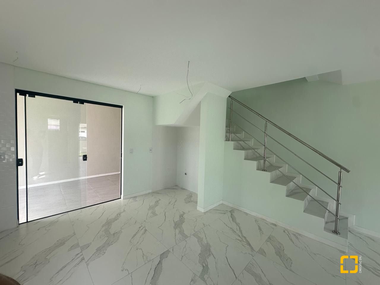 Casa com 113m², 3 quartos (sendo 2 suítes), 2 garagens, no bairro Forquilhas em São José