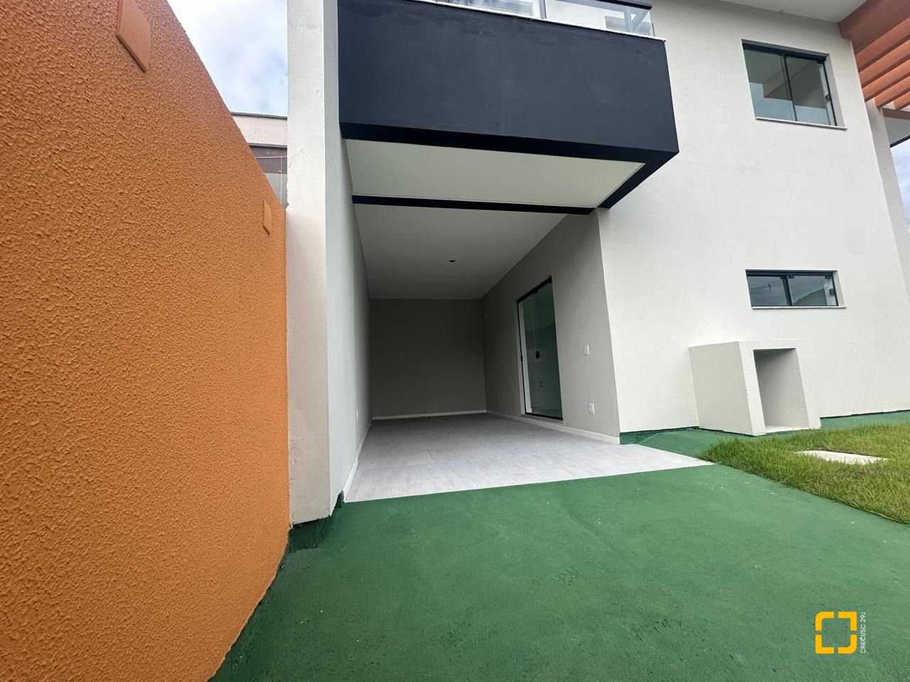 Casa com 113m², 3 quartos (sendo 2 suítes), 2 garagens, no bairro Forquilhas em São José
