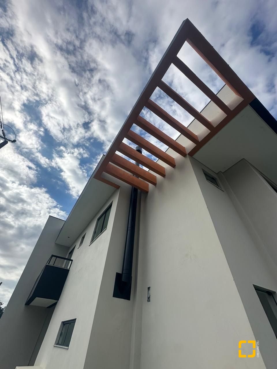 Casa com 113m², 3 quartos (sendo 2 suítes), 2 garagens, no bairro Forquilhas em São José