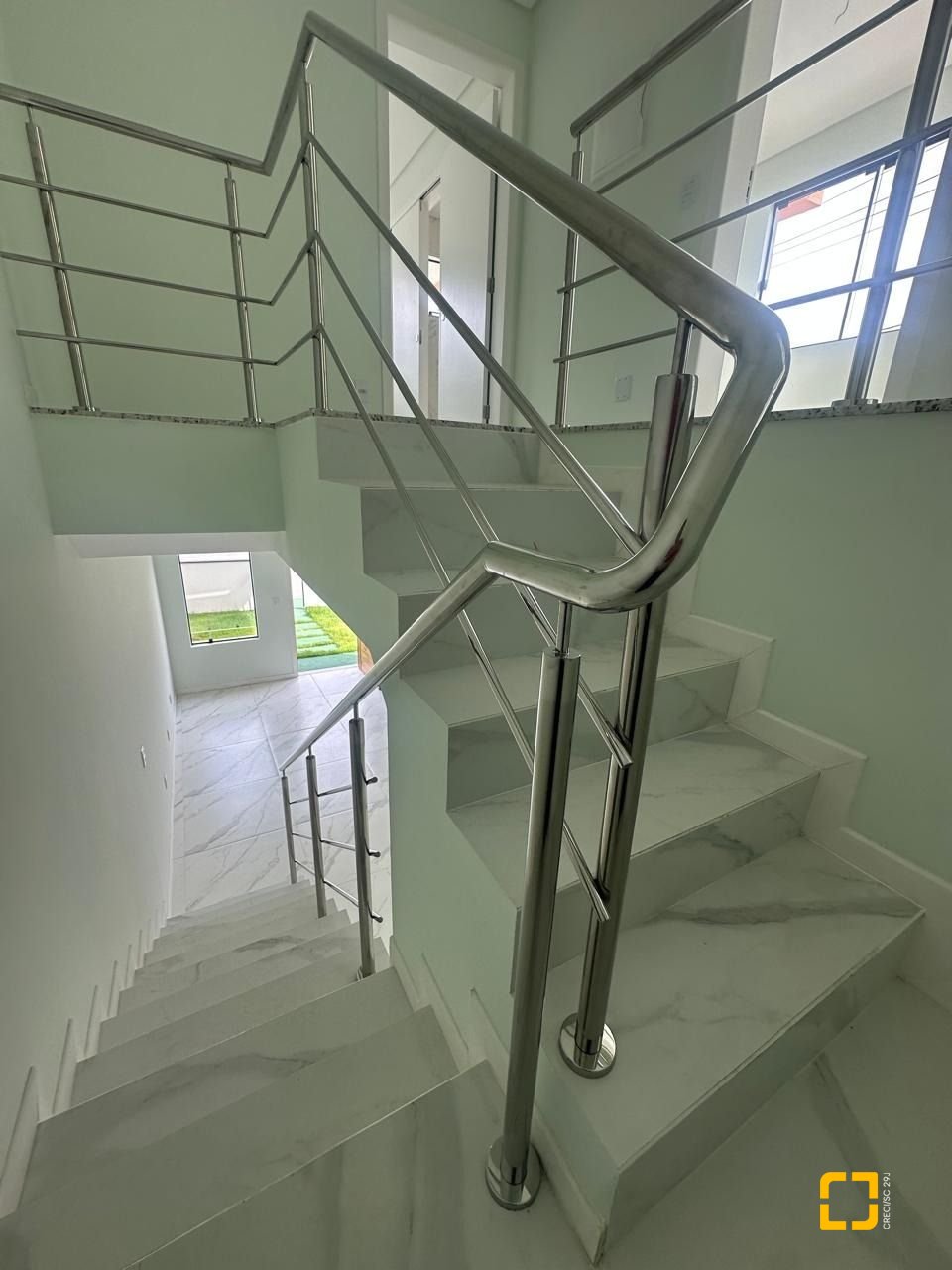 Casa com 113m², 3 quartos (sendo 2 suítes), 2 garagens, no bairro Forquilhas em São José