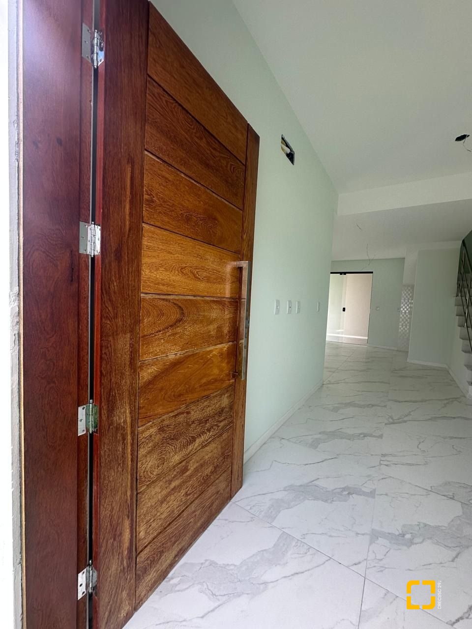 Casa com 113m², 3 quartos (sendo 2 suítes), 2 garagens, no bairro Forquilhas em São José