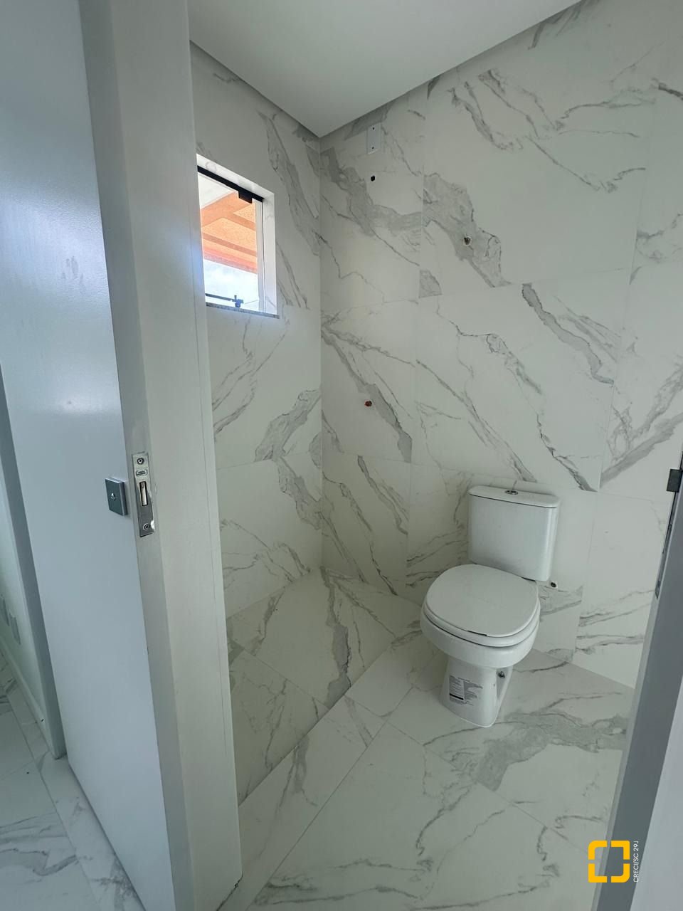 Casa com 113m², 3 quartos (sendo 2 suítes), 2 garagens, no bairro Forquilhas em São José