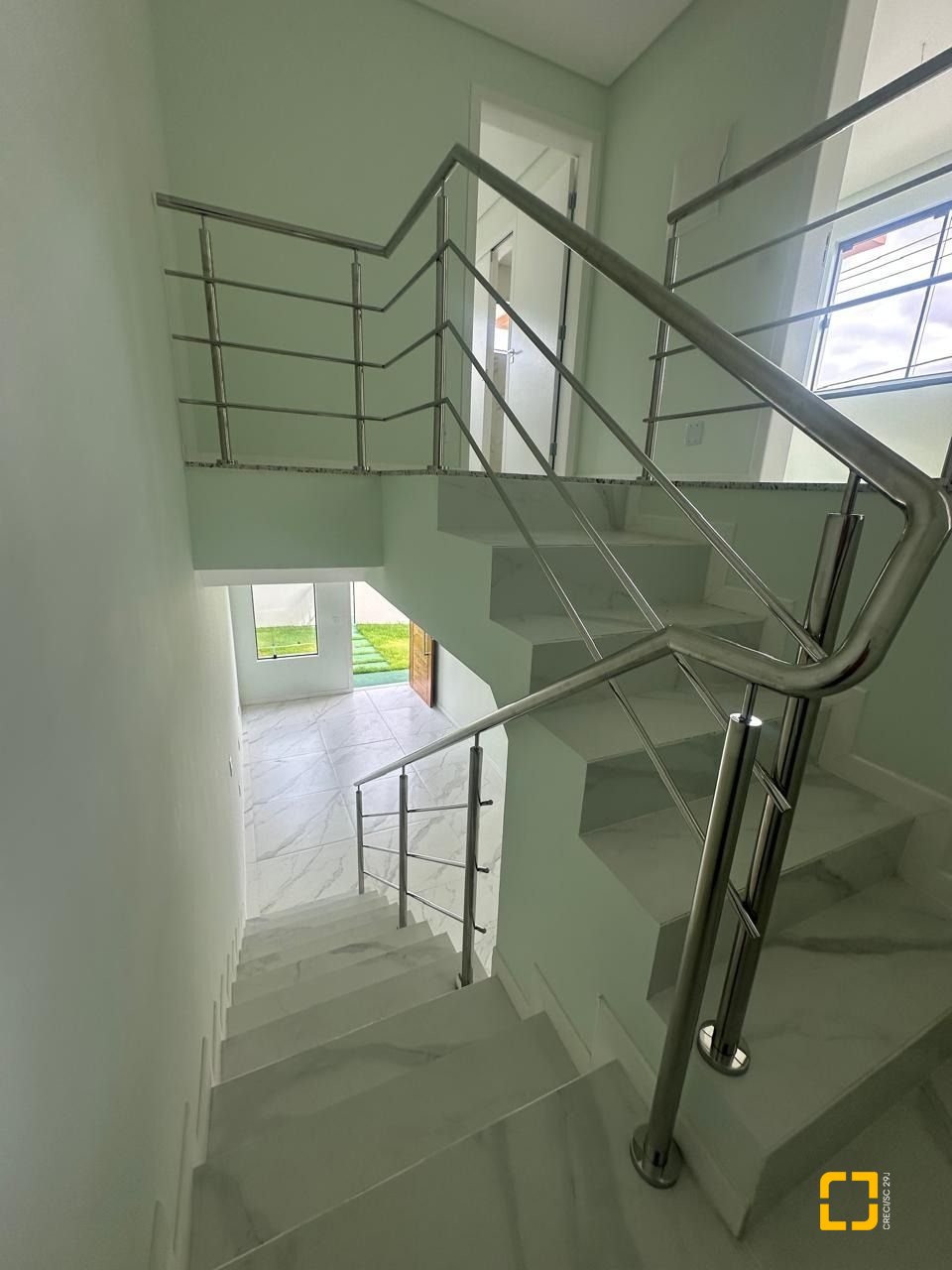 Casa com 113m², 3 quartos (sendo 2 suítes), 2 garagens, no bairro Forquilhas em São José