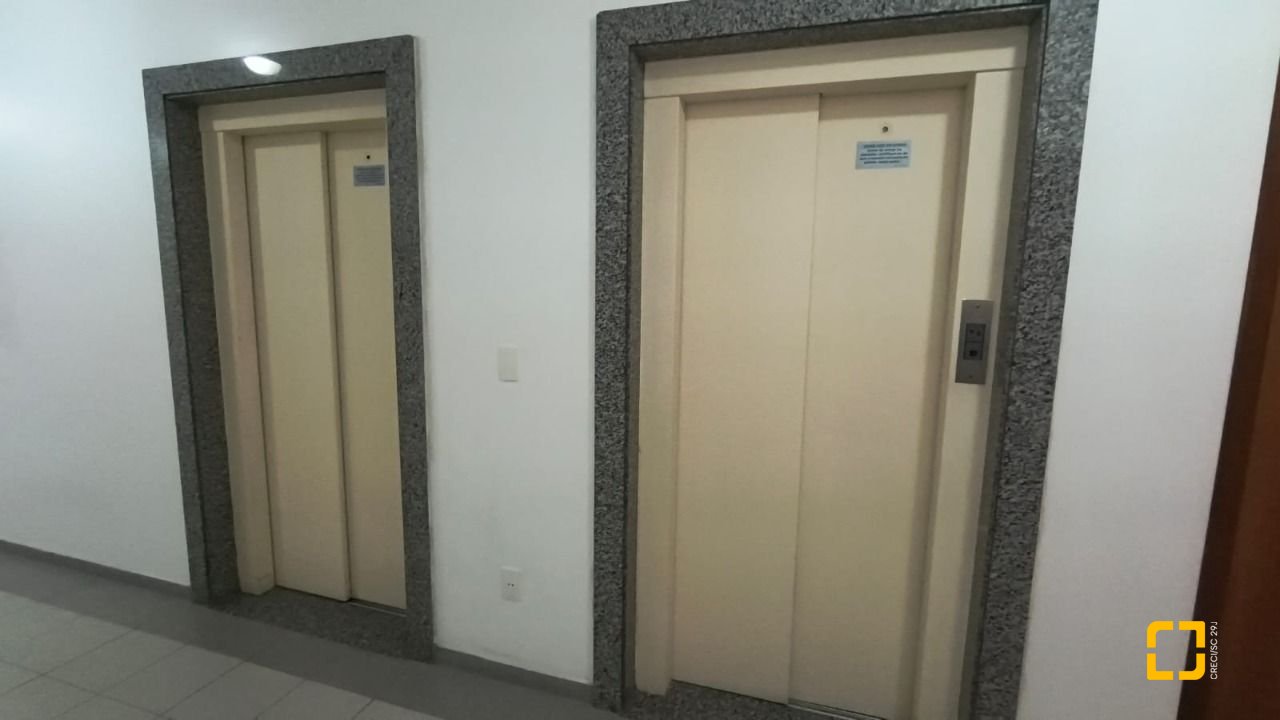 Apartamento com 81m², 3 quartos (sendo 1 suíte), 1 garagem, no bairro Coqueiros em Florianópolis