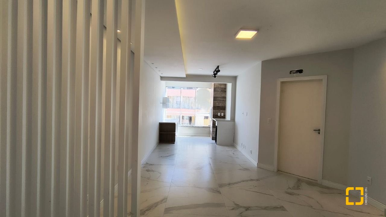 Apartamento com 81m², 3 quartos (sendo 1 suíte), 1 garagem, no bairro Coqueiros em Florianópolis