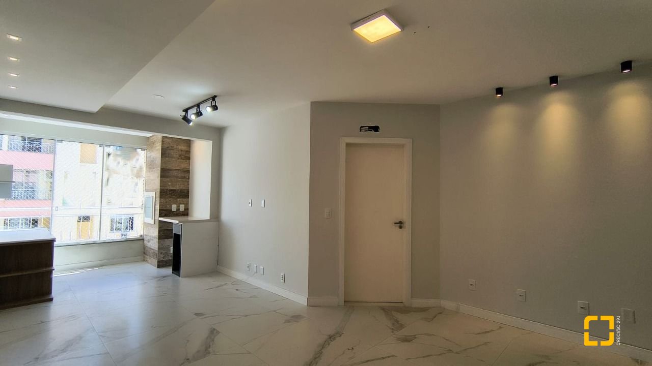 Apartamento com 81m², 3 quartos (sendo 1 suíte), 1 garagem, no bairro Coqueiros em Florianópolis