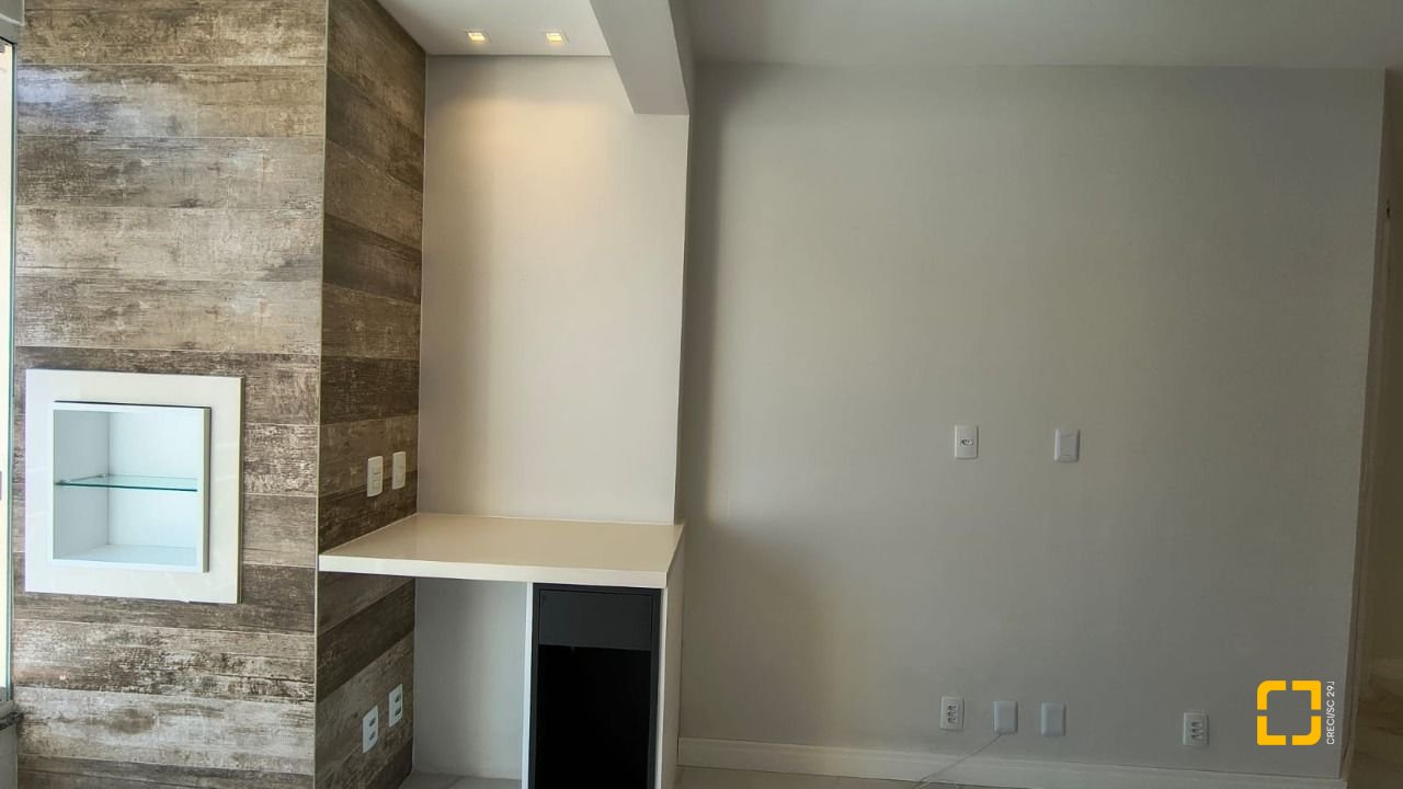 Apartamento com 81m², 3 quartos (sendo 1 suíte), 1 garagem, no bairro Coqueiros em Florianópolis