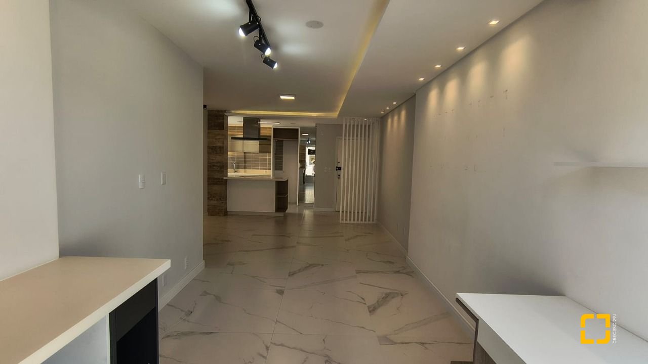 Apartamento com 81m², 3 quartos (sendo 1 suíte), 1 garagem, no bairro Coqueiros em Florianópolis