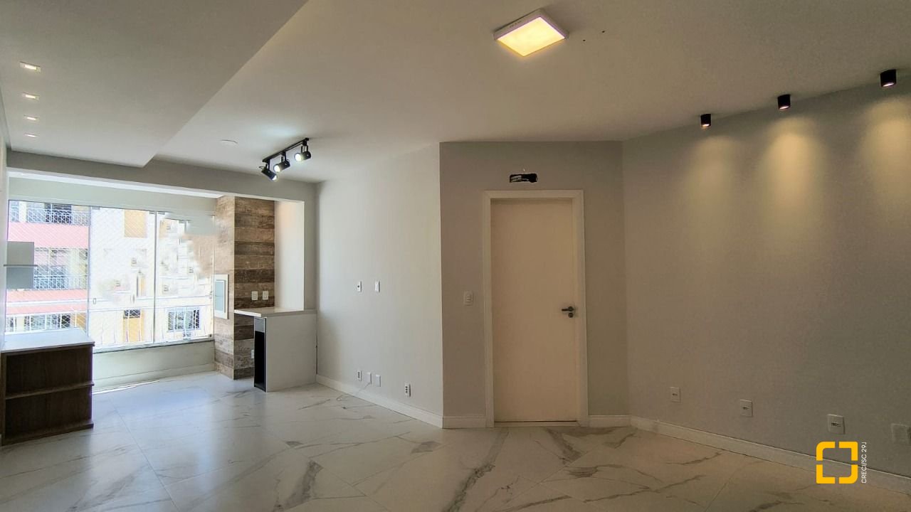 Apartamento com 81m², 3 quartos (sendo 1 suíte), 1 garagem, no bairro Coqueiros em Florianópolis