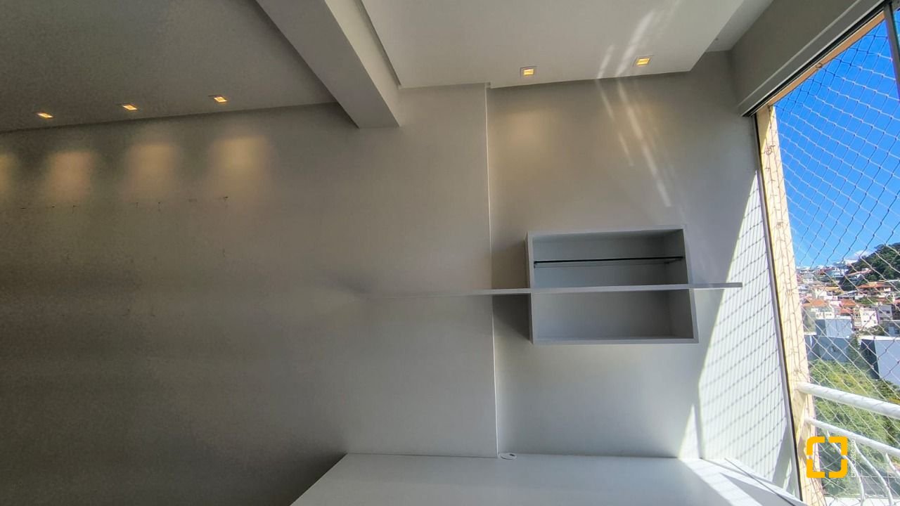 Apartamento com 81m², 3 quartos (sendo 1 suíte), 1 garagem, no bairro Coqueiros em Florianópolis