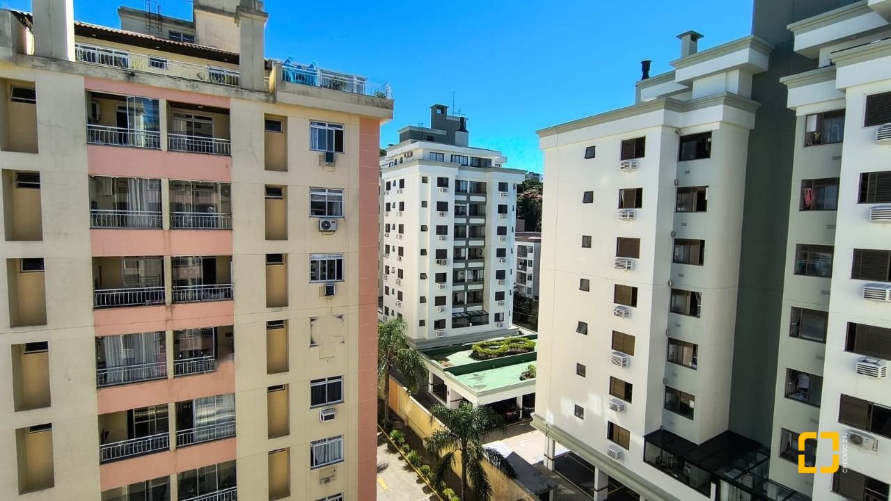 Apartamento com 81m², 3 quartos (sendo 1 suíte), 1 garagem, no bairro Coqueiros em Florianópolis