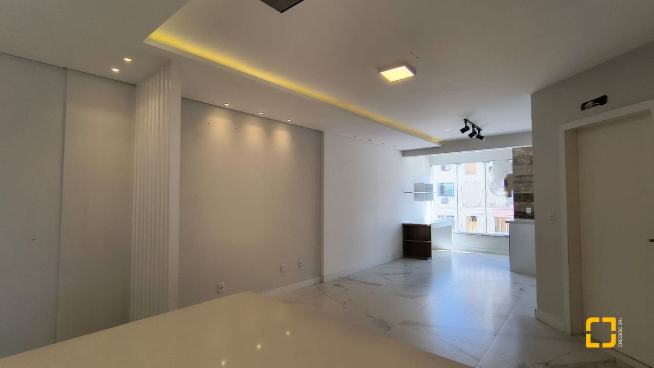 Apartamento com 81m², 3 quartos (sendo 1 suíte), 1 garagem, no bairro Coqueiros em Florianópolis