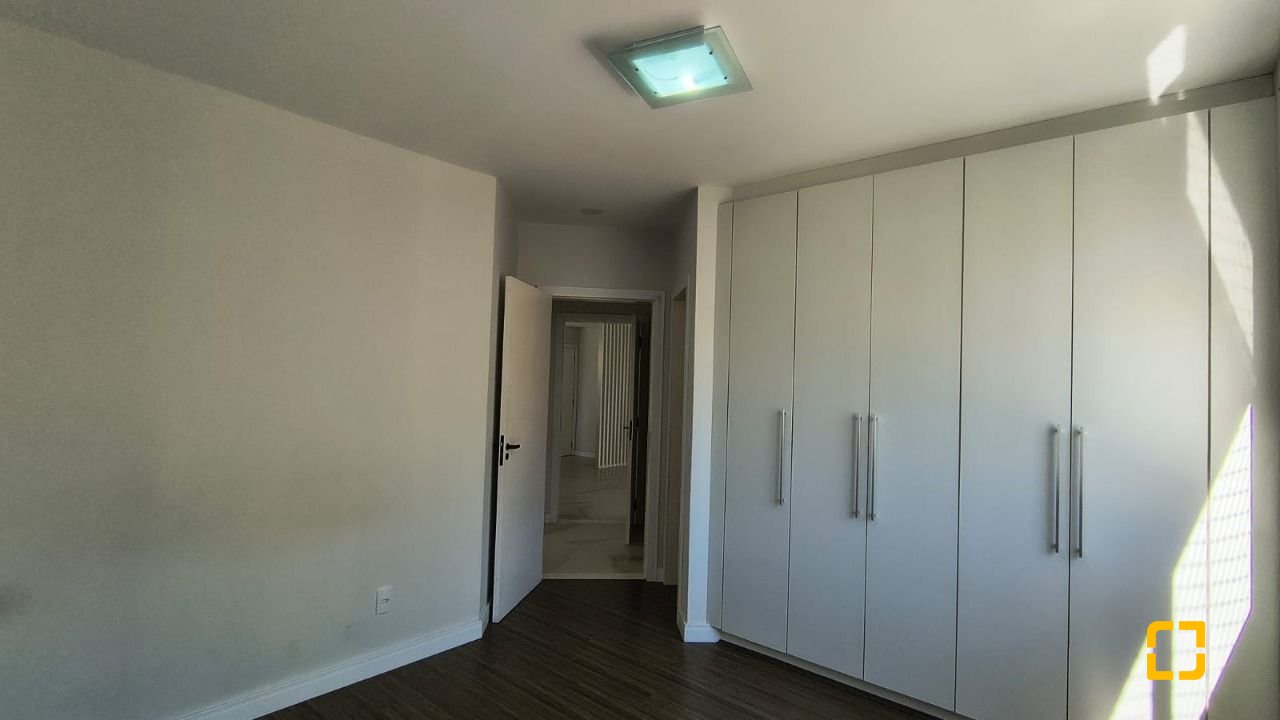 Apartamento com 81m², 3 quartos (sendo 1 suíte), 1 garagem, no bairro Coqueiros em Florianópolis