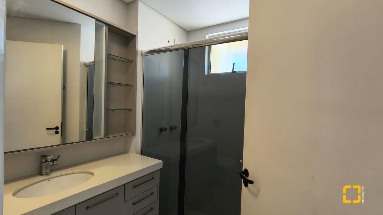 Apartamento com 81m², 3 quartos (sendo 1 suíte), 1 garagem, no bairro Coqueiros em Florianópolis