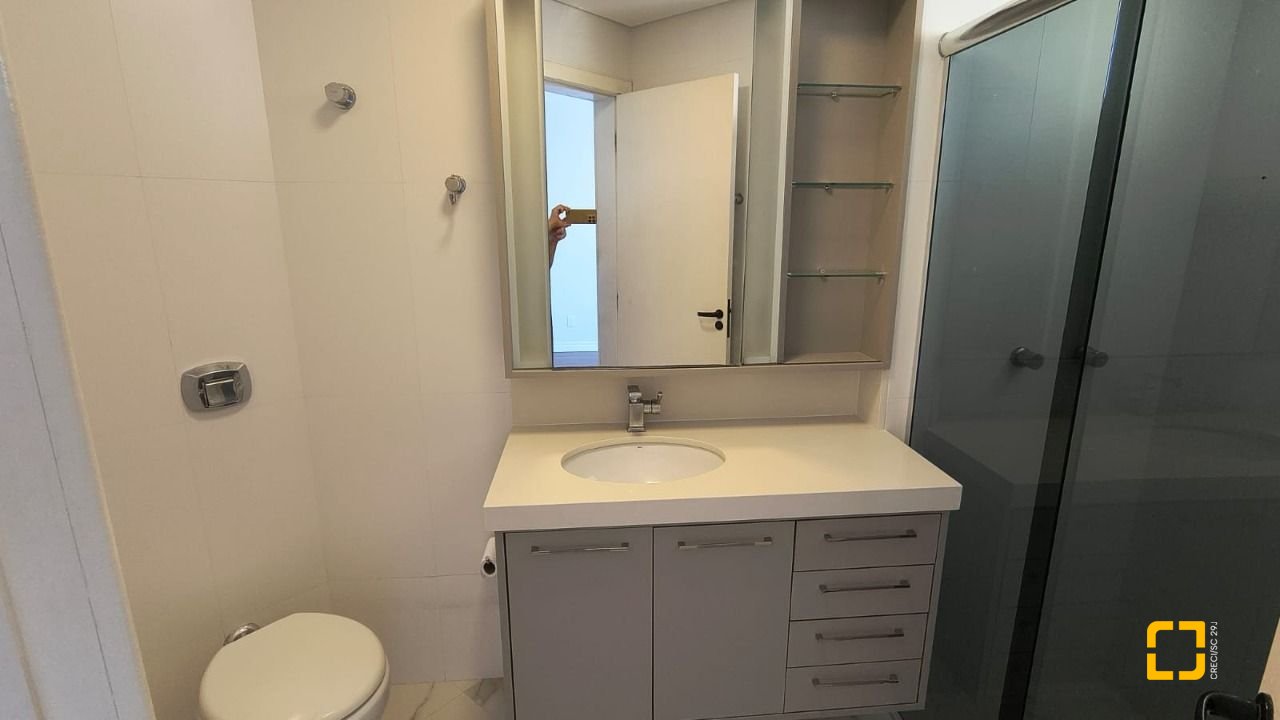 Apartamento com 81m², 3 quartos (sendo 1 suíte), 1 garagem, no bairro Coqueiros em Florianópolis