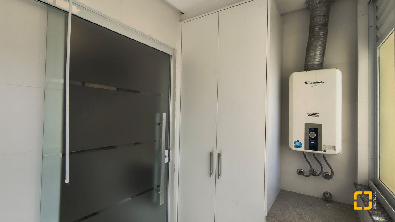 Apartamento com 81m², 3 quartos (sendo 1 suíte), 1 garagem, no bairro Coqueiros em Florianópolis