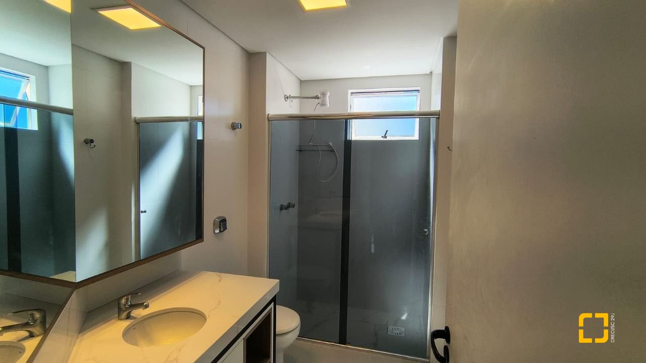 Apartamento com 81m², 3 quartos (sendo 1 suíte), 1 garagem, no bairro Coqueiros em Florianópolis