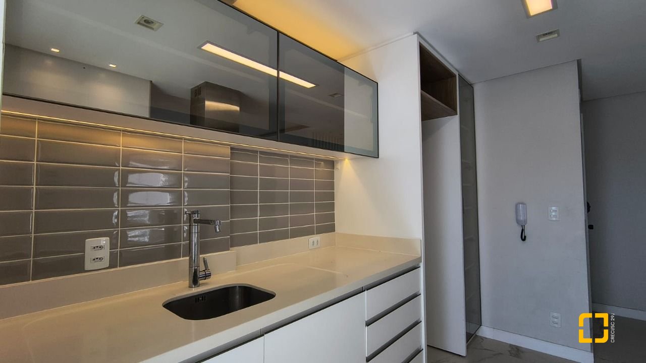 Apartamento com 81m², 3 quartos (sendo 1 suíte), 1 garagem, no bairro Coqueiros em Florianópolis
