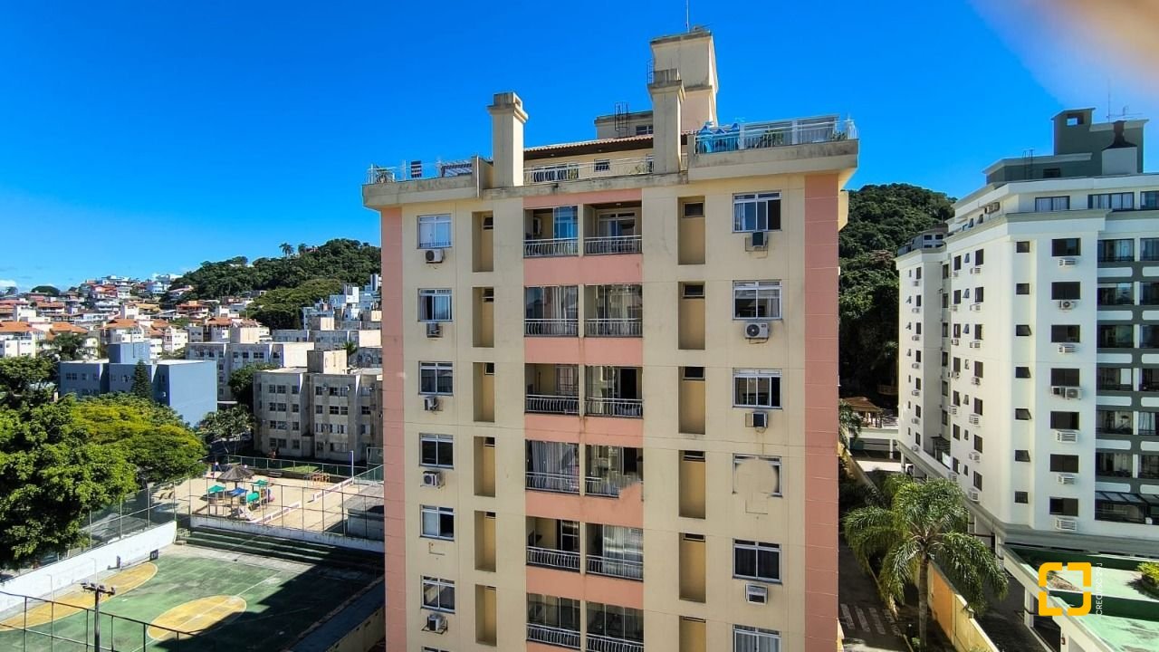 Apartamento com 81m², 3 quartos (sendo 1 suíte), 1 garagem, no bairro Coqueiros em Florianópolis