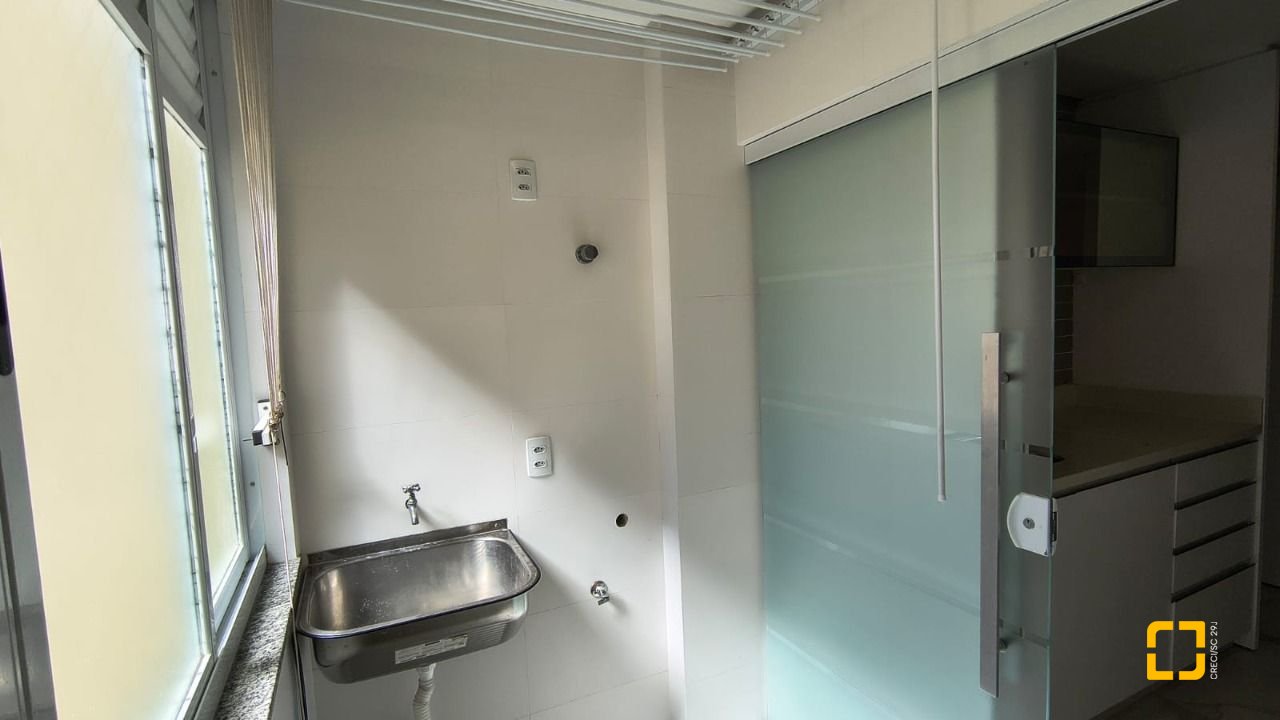 Apartamento com 81m², 3 quartos (sendo 1 suíte), 1 garagem, no bairro Coqueiros em Florianópolis