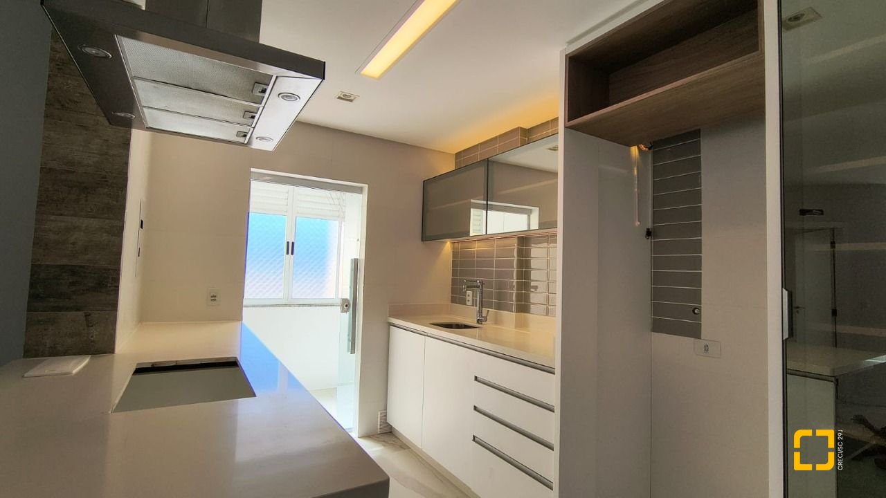 Apartamento com 81m², 3 quartos (sendo 1 suíte), 1 garagem, no bairro Coqueiros em Florianópolis