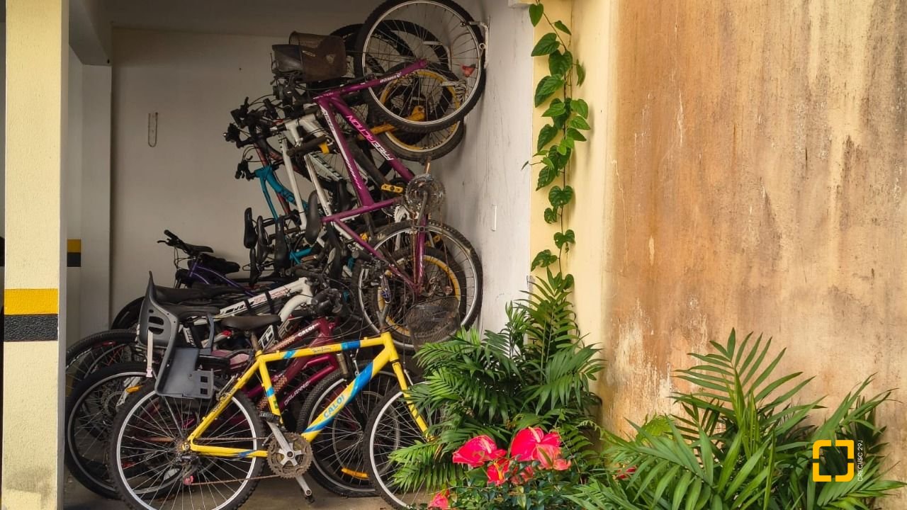 Apartamento com 81m², 3 quartos (sendo 1 suíte), 1 garagem, no bairro Coqueiros em Florianópolis