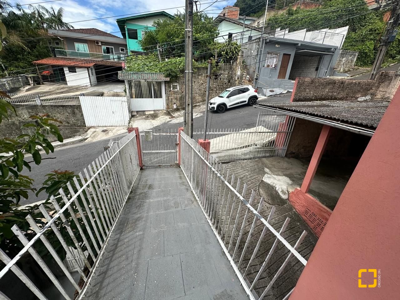 Casa com 175m², 6 quartos, 2 garagens, no bairro Beiramar em Florianópolis