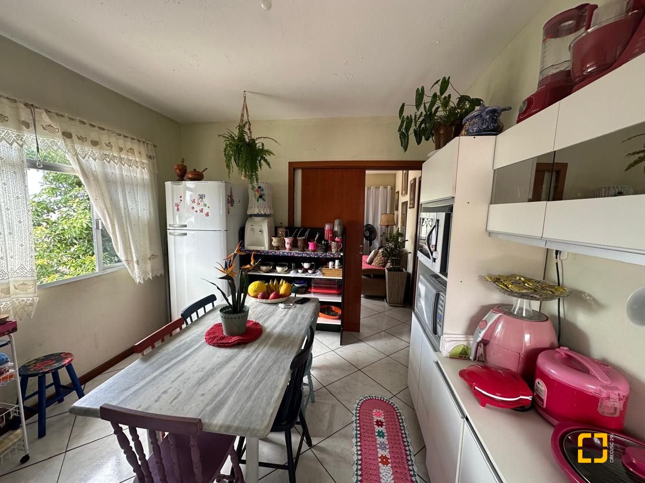Casa com 175m², 6 quartos, 2 garagens, no bairro Beiramar em Florianópolis