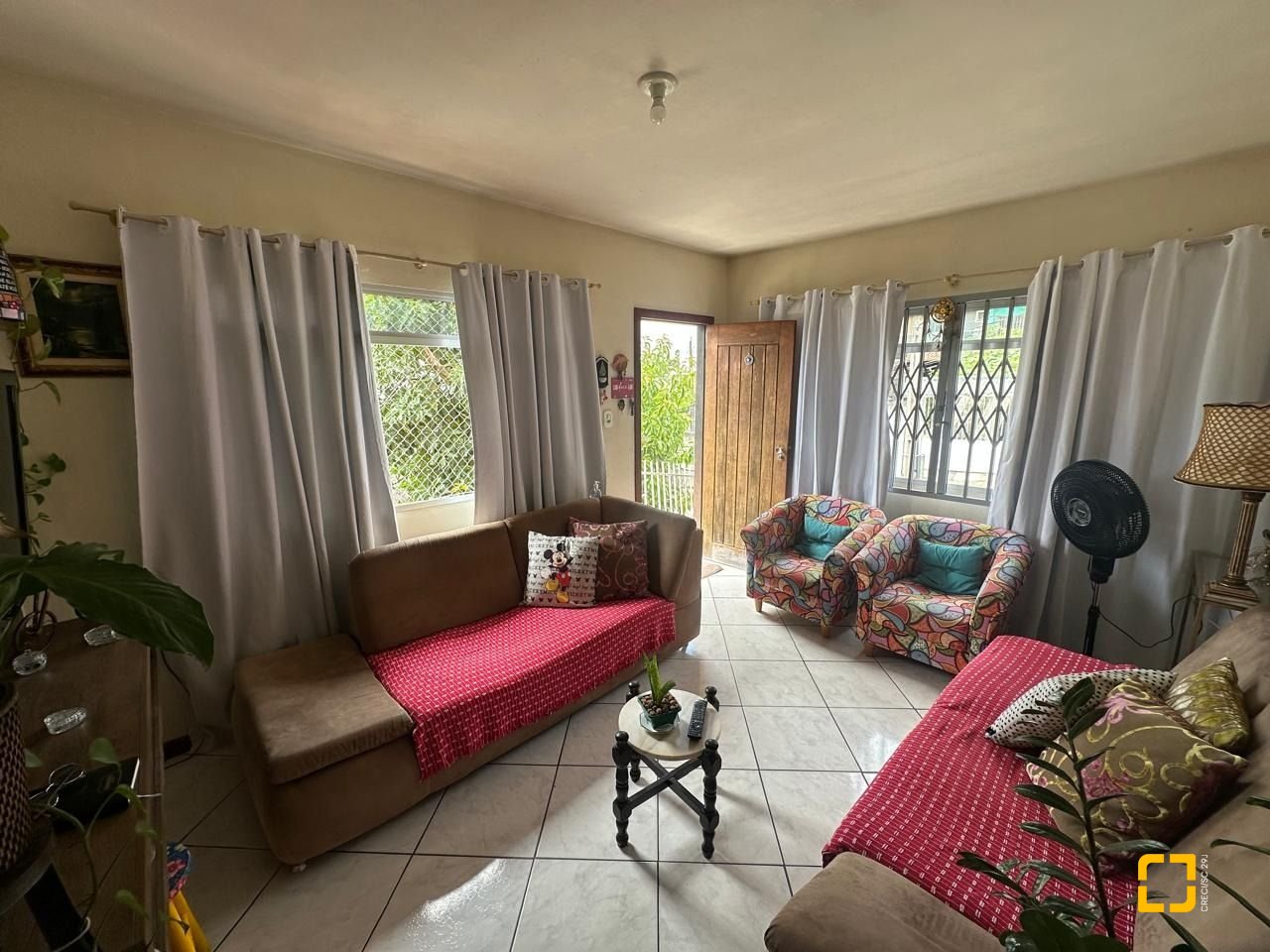 Casa com 175m², 6 quartos, 2 garagens, no bairro Beiramar em Florianópolis