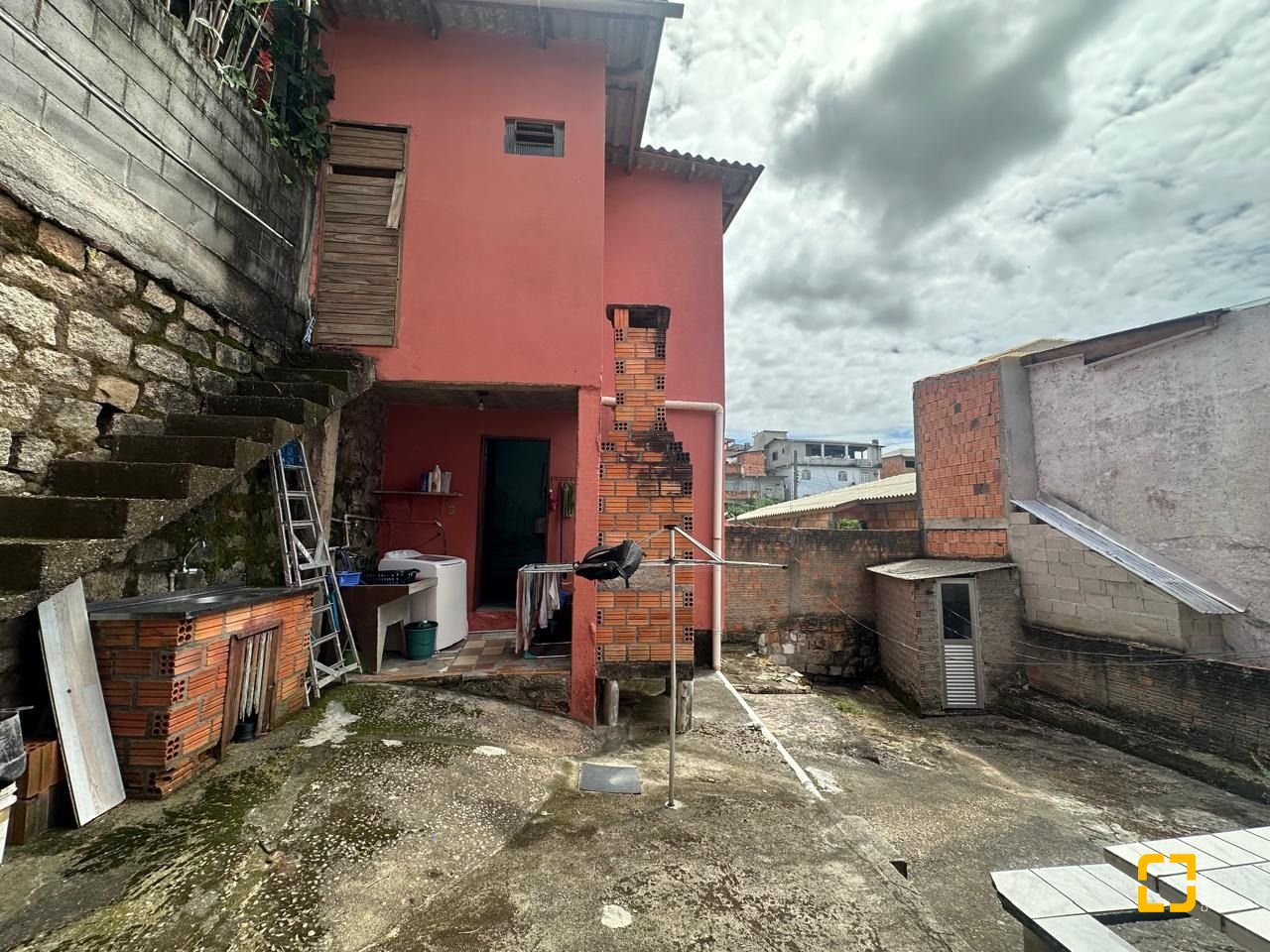 Casa com 175m², 6 quartos, 2 garagens, no bairro Beiramar em Florianópolis