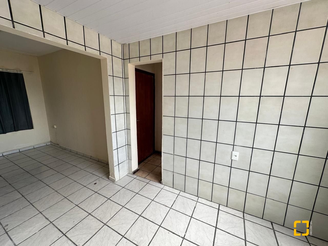 Casa com 175m², 6 quartos, 2 garagens, no bairro Beiramar em Florianópolis