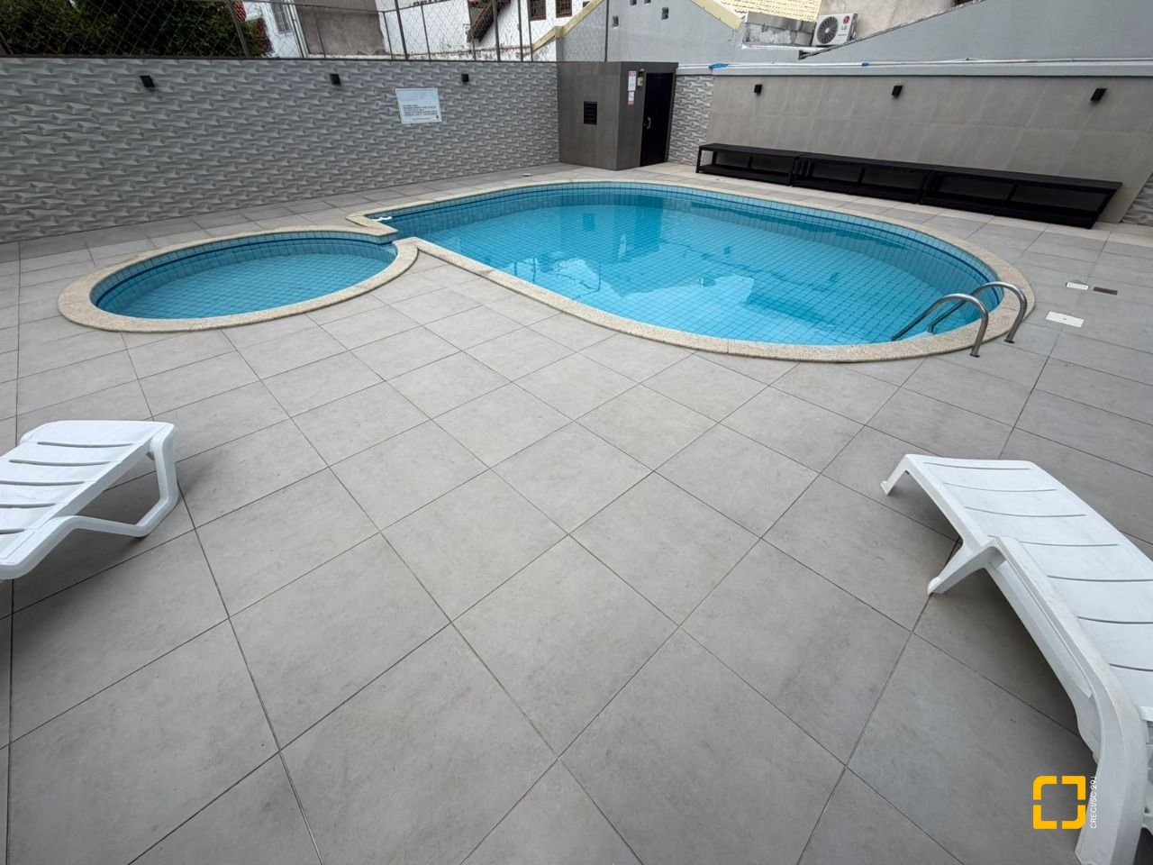 Cobertura com 148m², 5 quartos (sendo 2 suítes), 2 garagens, no bairro Agronômica em Florianópolis