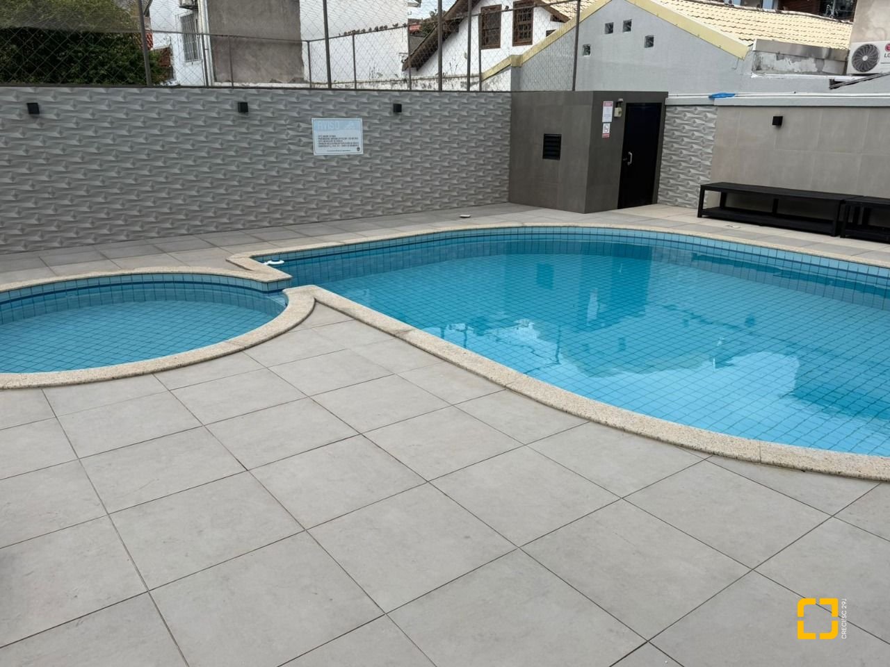 Cobertura com 148m², 5 quartos (sendo 2 suítes), 2 garagens, no bairro Agronômica em Florianópolis