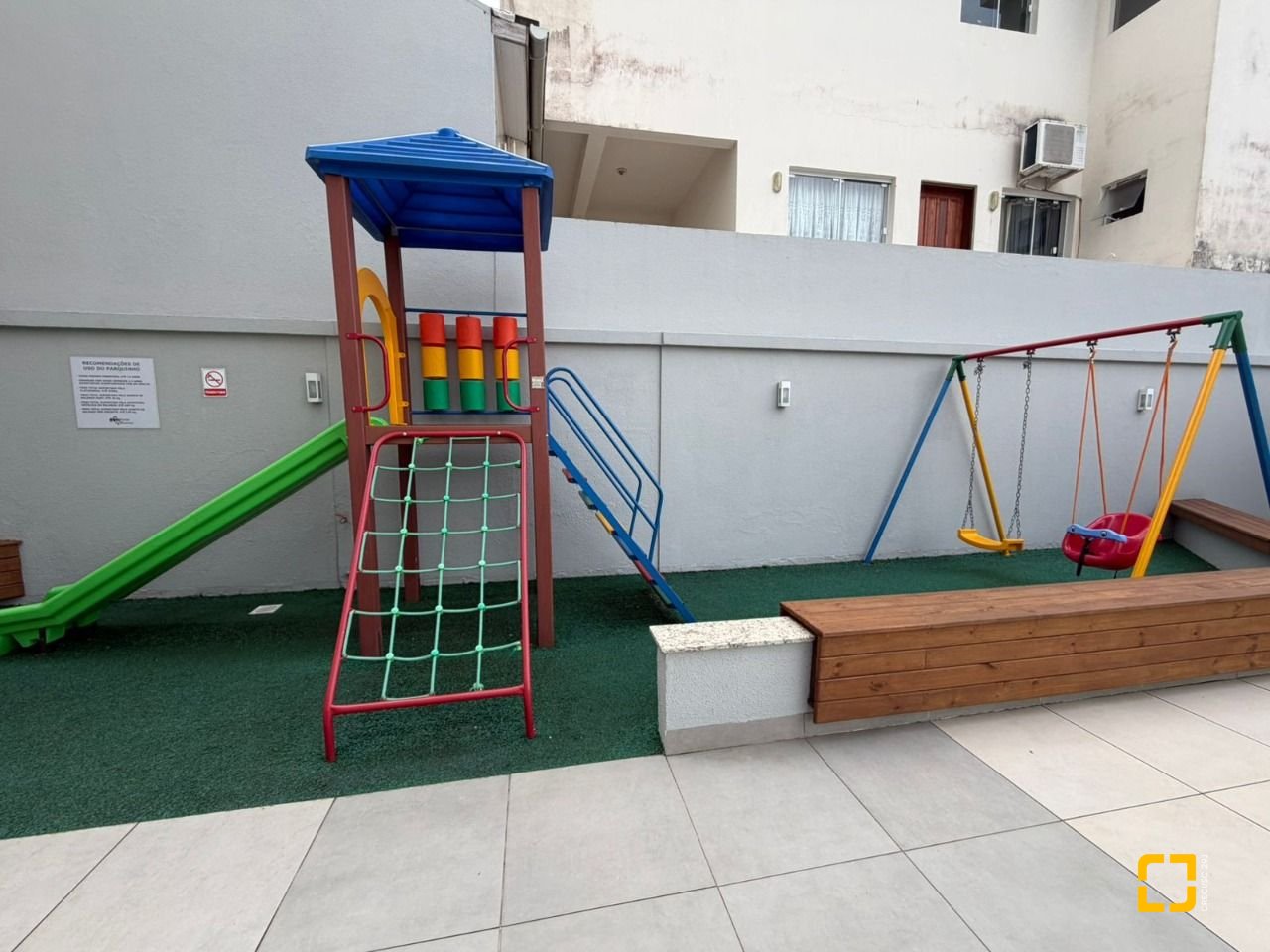 Cobertura com 148m², 5 quartos (sendo 2 suítes), 2 garagens, no bairro Agronômica em Florianópolis