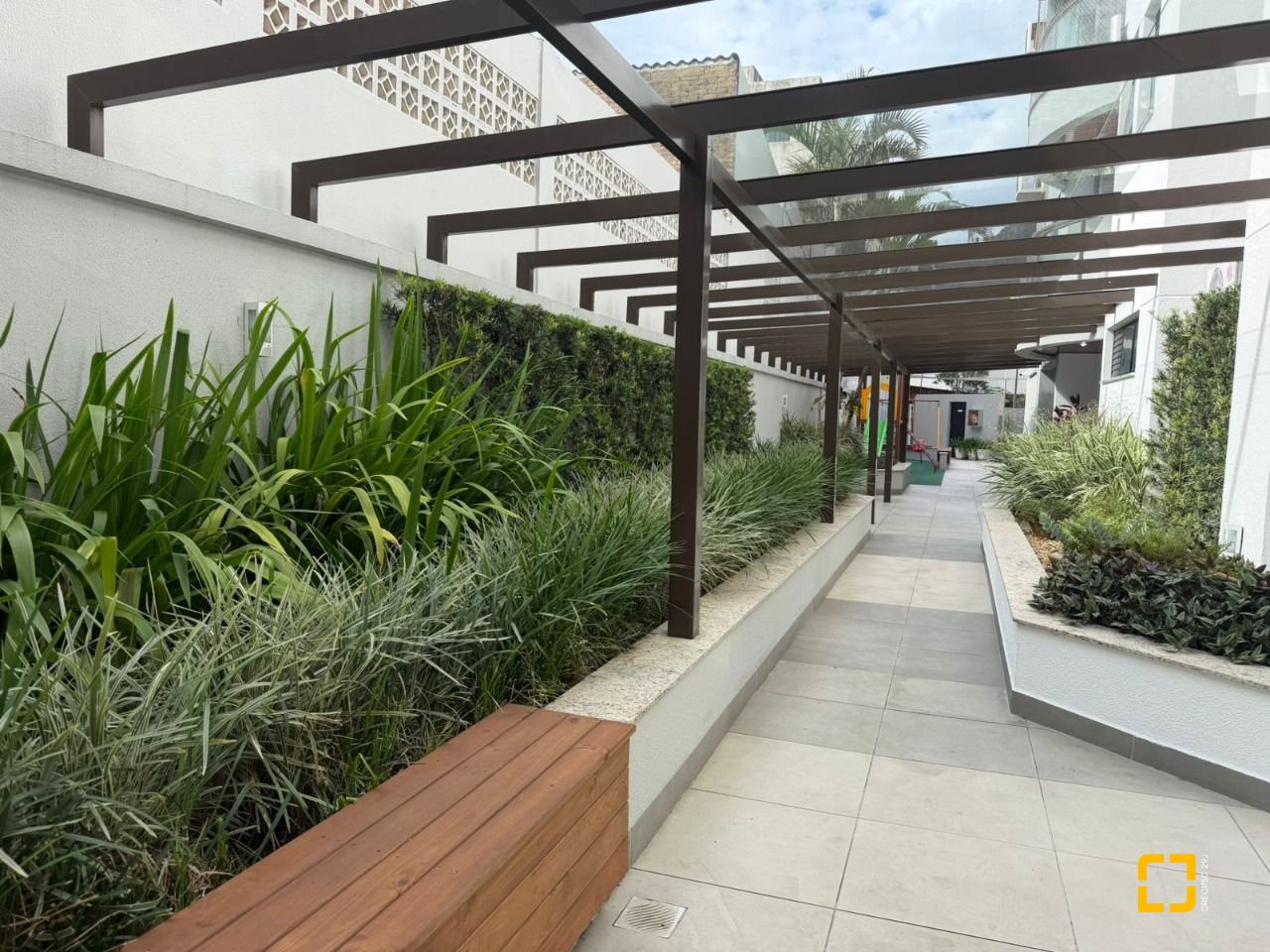 Cobertura com 148m², 5 quartos (sendo 2 suítes), 2 garagens, no bairro Agronômica em Florianópolis