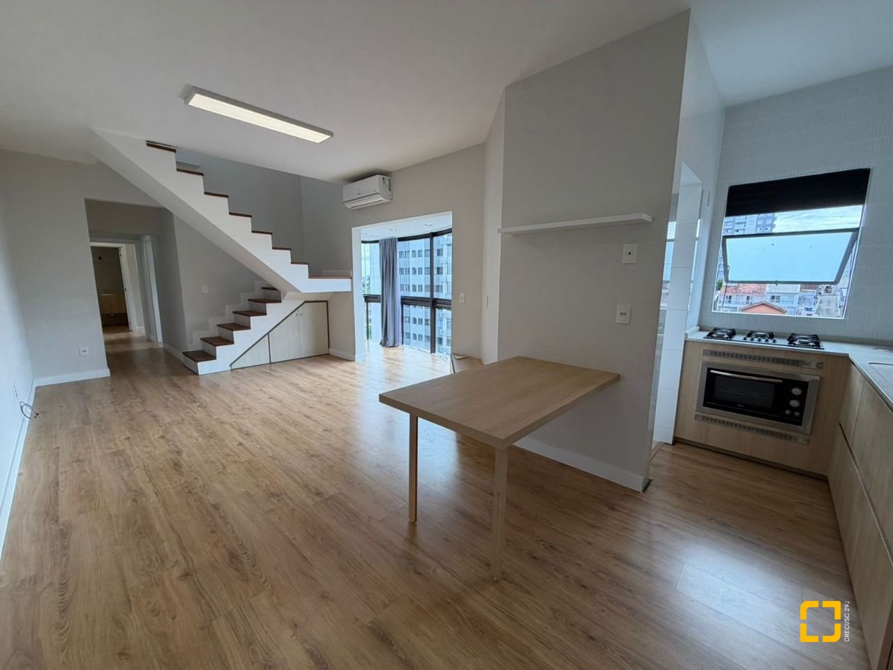 Cobertura com 148m², 5 quartos (sendo 2 suítes), 2 garagens, no bairro Agronômica em Florianópolis