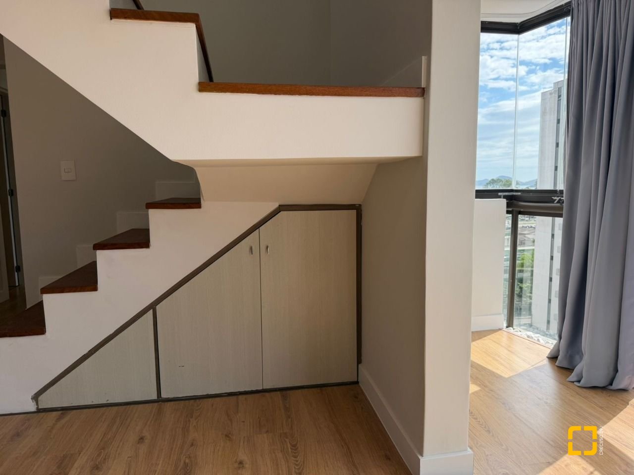 Cobertura com 148m², 5 quartos (sendo 2 suítes), 2 garagens, no bairro Agronômica em Florianópolis