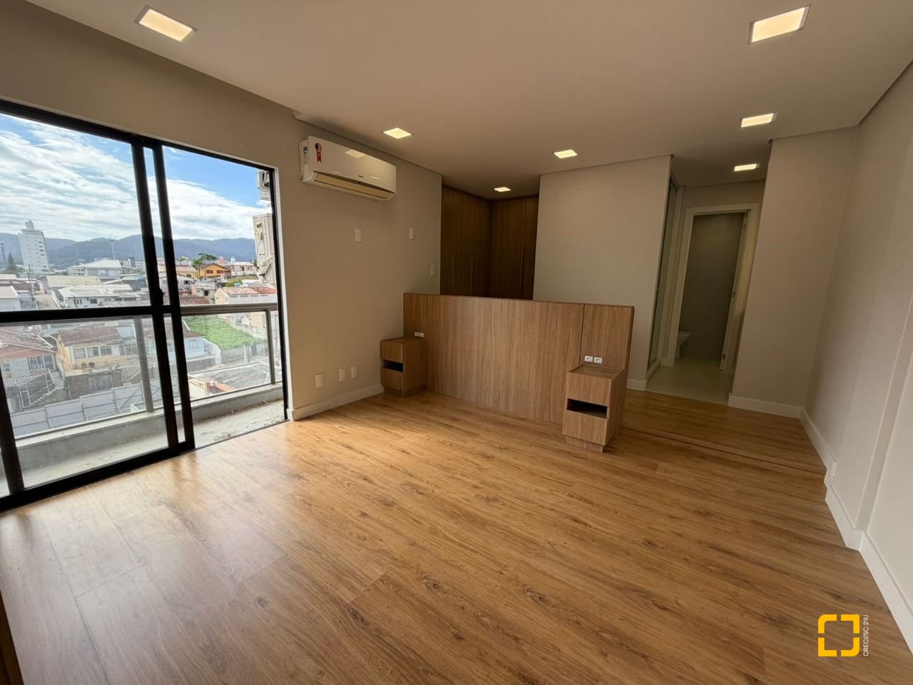 Cobertura com 148m², 5 quartos (sendo 2 suítes), 2 garagens, no bairro Agronômica em Florianópolis