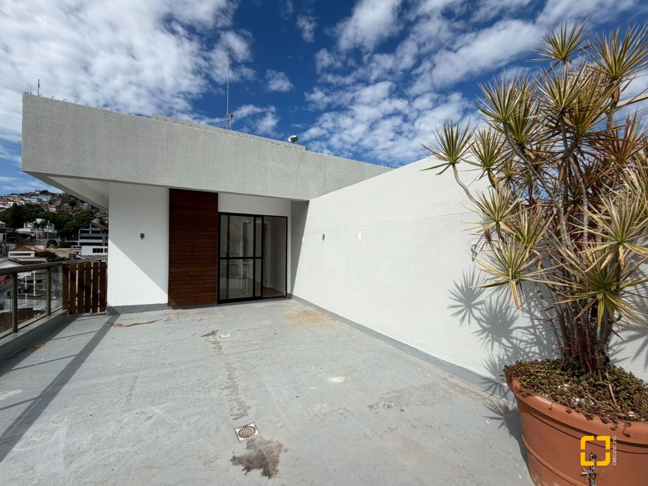Cobertura com 148m², 5 quartos (sendo 2 suítes), 2 garagens, no bairro Agronômica em Florianópolis