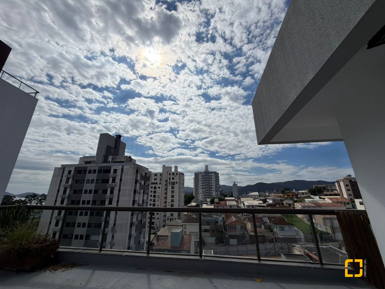 Cobertura com 148m², 5 quartos (sendo 2 suítes), 2 garagens, no bairro Agronômica em Florianópolis