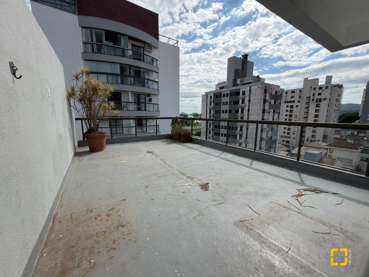 Cobertura com 148m², 5 quartos (sendo 2 suítes), 2 garagens, no bairro Agronômica em Florianópolis