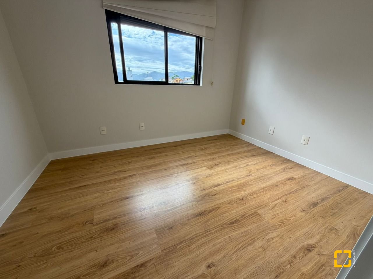 Cobertura com 148m², 5 quartos (sendo 2 suítes), 2 garagens, no bairro Agronômica em Florianópolis